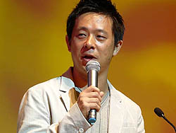 画像ギャラリー No.003のサムネイル画像 / ［TGS 2011］女優の剛力彩芽さんが声優デビュー！　セガの新作リズムアドベンチャー「リズム怪盗R 皇帝ナポレオンの遺産」のステージイベントをレポート