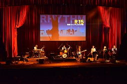画像ギャラリー No.003のサムネイル画像 / 「リズム怪盗R BAND」とmiwaさんがゲーム内の楽曲を生演奏。「リズム怪盗R × miwa プレミアムイベント」の模様をレポート