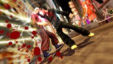 画像ギャラリー No.008のサムネイル画像 / 「クロヒョウ2 龍が如く 阿修羅編」では，自販機や壁に相手を叩きつけたり，観客が乱入してきたりとバトルシーンがさらにスリリングに
