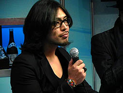 画像ギャラリー No.004のサムネイル画像 / ［TGS 2012］黒田崇矢さんと宇垣秀成さんのガチバトルが展開された，「龍が如く」シリーズのWebラジオ「復活！神室町 RADIO STATION」の公開録音をレポート