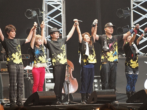 画像ギャラリー No.051のサムネイル画像 / 「PERSONA MUSIC FES 2013〜in日本武道館」をレポート。熱狂のステージに「来年はドーム！」の声も