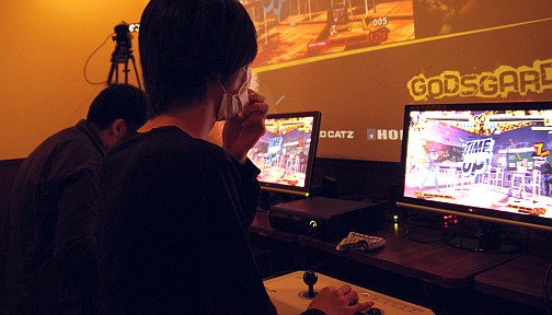 画像ギャラリー No.022のサムネイル画像 / 全国の「P4U」プレイヤーが結集して繰り広げられた珠玉の名勝負。熱気溢れる会場の模様をお届けする「GODSGARDEN＃9」フォトレポート