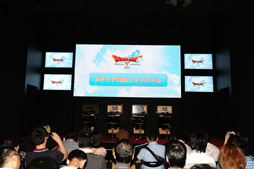 画像ギャラリー No.001のサムネイル画像 / ［TGS 2013］「ドラゴンクエストX」のスクリーンショットのセンスを問う「メディア対抗フォトバトル」ステージが開催。勝負の行方は？