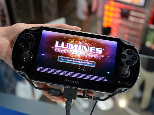 画像ギャラリー No.001のサムネイル画像 / ［TGS 2011］PS Vita版「LUMINES Electronic Symphony」（仮称）はタッチスクリーンでブロックのコントロールが可能