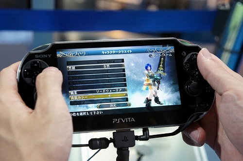 画像ギャラリー No.018のサムネイル画像 / ［TGS 2011］カプラ嬢からクエストを受ける私“クリアサ”。「RO」の血が通うPS Vita向け本格アクション「ラグナロク オデッセイ」プレイレポート