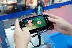画像ギャラリー No.020のサムネイル画像 / ［TGS 2011］カプラ嬢からクエストを受ける私“クリアサ”。「RO」の血が通うPS Vita向け本格アクション「ラグナロク オデッセイ」プレイレポート