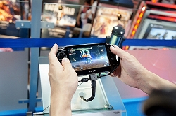 画像ギャラリー No.023のサムネイル画像 / ［TGS 2011］カプラ嬢からクエストを受ける私“クリアサ”。「RO」の血が通うPS Vita向け本格アクション「ラグナロク オデッセイ」プレイレポート