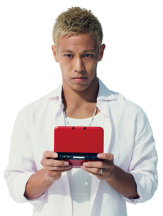 画像ギャラリー No.001のサムネイル画像 / 「モンスターハンター4」，サッカー選手の本田圭佑さんが出演するテレビCMが公開に。モンハンとのコラボ商品などの情報もまとめて紹介