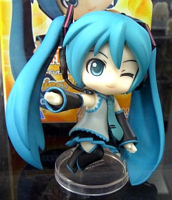 画像ギャラリー No.009のサムネイル画像 / 「初音ミク and Future Stars Project mirai」店頭体験会の模様をレポート。開発スタッフへのインタビューも掲載