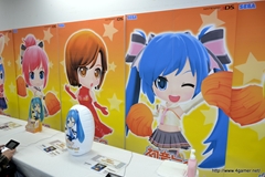 画像ギャラリー No.012のサムネイル画像 / 「初音ミク and Future Stars Project mirai」発売記念。店頭体験会を訪れた大崎プロデューサーと高部ディレクターにインタビューしてきた