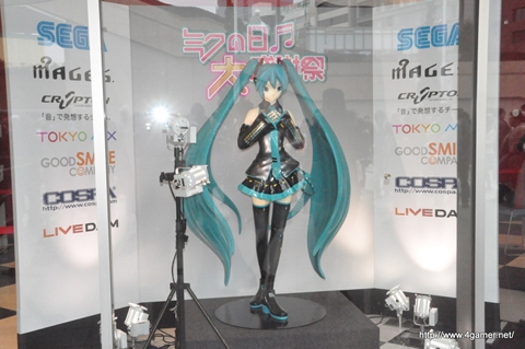画像ギャラリー No.004のサムネイル画像 / “ミクの日”前夜祭となる,ファン待望の「初音ミクライブパーティー2012(ミクパ♪)」が開催。全34曲の人気楽曲が披露された“ひる”公演をレポート