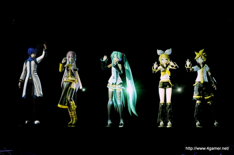 画像ギャラリー No.014のサムネイル画像 / “ミクの日”前夜祭となる,ファン待望の「初音ミクライブパーティー2012(ミクパ♪)」が開催。全34曲の人気楽曲が披露された“ひる”公演をレポート