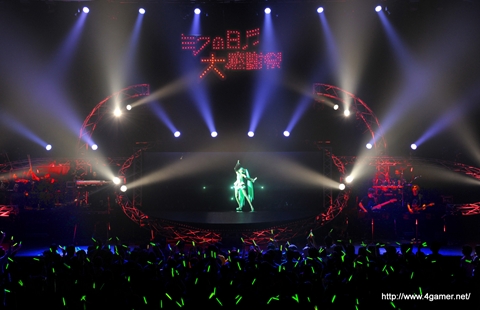 画像ギャラリー No.001のサムネイル画像 / 「初音ミクコンサート 最後のミクの日感謝祭」昼の部をレポート。クリプトン・フューチャー・メディア 伊藤博之社長のショートインタビューも掲載