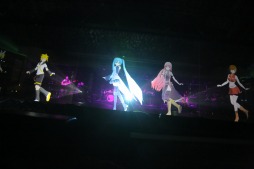 画像ギャラリー No.026のサムネイル画像 / ネットとリアルの断絶の終わり――「ニコニコ超会議」が示したものを考えてみた