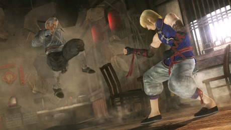 画像ギャラリー No.005のサムネイル画像 / 「DEAD OR ALIVE 5」の店頭体験会が9月15日にヤマダ電機 池袋LABI1にて開催。当日は早矢仕プロデューサーによるトークも