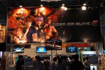 画像ギャラリー No.002のサムネイル画像 / ［TGS 2012］「うまい人」と「そうでもない人」の溝を埋めるには？ 「DEAD OR ALIVE 5」発売直前インタビュー。TGS 2012で早矢仕Pに手応えを聞いた
