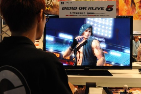 画像ギャラリー No.006のサムネイル画像 / ［TGS 2012］「うまい人」と「そうでもない人」の溝を埋めるには？ 「DEAD OR ALIVE 5」発売直前インタビュー。TGS 2012で早矢仕Pに手応えを聞いた