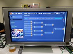 画像ギャラリー No.017のサムネイル画像 / 13年ぶりのDOAアーケード版も発表。公式大会「DEAD OR ALIVE 5 Official Tournament 2013」をレポート