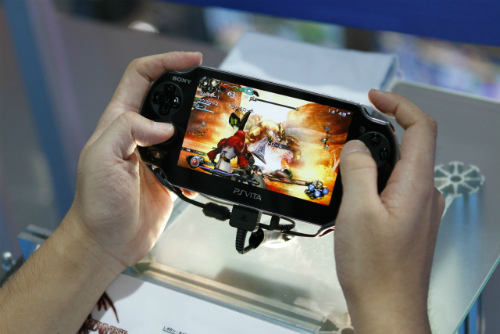 画像ギャラリー No.015のサムネイル画像 / ［TGS 2011］シンボルエンカウントの廃止によってゲームのテンポは急上昇。よりアクション性の高いRPGへと変貌した「LORD of APOCALYPSE」