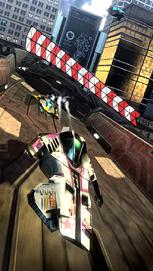 画像ギャラリー No.006のサムネイル画像 / ［TGS 2011］PlayStation Vita用レースゲーム「WipEout 2048」をジャイロセンサー/キー操作の両方でプレイしてきた