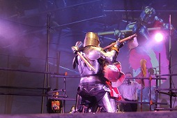 画像ギャラリー No.004のサムネイル画像 / 「英雄クロニクル」とアーマードバトルのコラボエキシビションマッチが開催。リング上で繰り広げられた代理戦争で勝利をつかんだのはどの陣営？