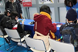 画像ギャラリー No.004のサムネイル画像 / 「次世代ワールドホビーフェア '13 Winter」東京大会が幕張メッセにて開催中。レベルファイブの新作「妖怪ウォッチ」のプレイアブル出展もあり