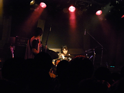 画像ギャラリー No.005のサムネイル画像 / 次回作「GuitarFreaksXG3 ＆ DrumManiaXG3」の新曲も多数披露された「THE GITADO LIVE 2011」東京会場のステージをレポート 