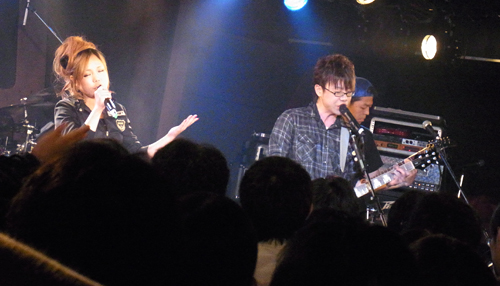 画像ギャラリー No.008のサムネイル画像 / 次回作「GuitarFreaksXG3 ＆ DrumManiaXG3」の新曲も多数披露された「THE GITADO LIVE 2011」東京会場のステージをレポート 