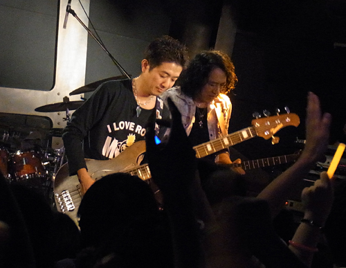 画像ギャラリー No.014のサムネイル画像 / 次回作「GuitarFreaksXG3 ＆ DrumManiaXG3」の新曲も多数披露された「THE GITADO LIVE 2011」東京会場のステージをレポート 