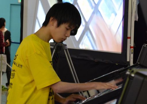 画像ギャラリー No.001のサムネイル画像 / 「ギタドラ」と「jubeat」の全国チャンピオンが決定した「KONAMI Arcade Championship 2012」決勝ラウンドの模様をレポート