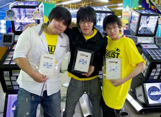 画像ギャラリー No.013のサムネイル画像 / 「ギタドラ」と「jubeat」の全国チャンピオンが決定した「KONAMI Arcade Championship 2012」決勝ラウンドの模様をレポート