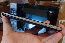 画像ギャラリー No.005のサムネイル画像 / ASUSの「PadFone 2」をタッチ&トライイベントでがっつり触ってきた。スマホとしての完成度は高いぞ