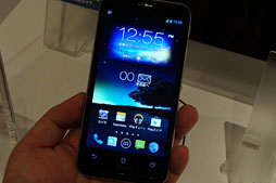 画像ギャラリー No.007のサムネイル画像 / ASUSの「PadFone 2」をタッチ&トライイベントでがっつり触ってきた。スマホとしての完成度は高いぞ