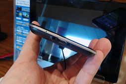 画像ギャラリー No.009のサムネイル画像 / ASUSの「PadFone 2」をタッチ&トライイベントでがっつり触ってきた。スマホとしての完成度は高いぞ