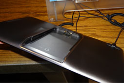 画像ギャラリー No.018のサムネイル画像 / ASUSの「PadFone 2」をタッチ&トライイベントでがっつり触ってきた。スマホとしての完成度は高いぞ
