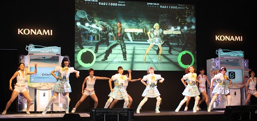 画像ギャラリー No.006のサムネイル画像 / ［AOU2012］音ゲーのKONAMIが生んだ体感リズムゲームがアーケード版で登場。「DanceEvolution ARCADE」ディレクターに聞くその魅力とは