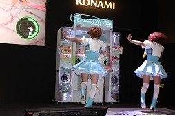 画像ギャラリー No.007のサムネイル画像 / ［AOU2012］音ゲーのKONAMIが生んだ体感リズムゲームがアーケード版で登場。「DanceEvolution ARCADE」ディレクターに聞くその魅力とは