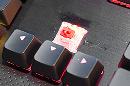 画像ギャラリー No.004のサムネイル画像 / ［COMPUTEX］光るキーボードはここまできた。七色に変わる「Cherry MX RGB」搭載のCorsair製モデルが発売へ