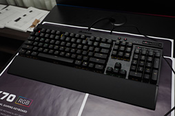 画像ギャラリー No.007のサムネイル画像 / ［COMPUTEX］七色に光るCherry MXキースイッチ搭載キーボードは，なぜCorsairから登場するのか。CherryとCorsairの担当者に聞く