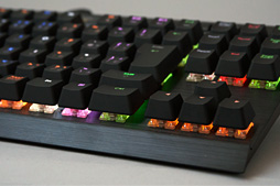 画像ギャラリー No.017のサムネイル画像 / 「Cherry MX RGB」搭載のCorsair製ゲーマー向けキーボード「K65 RGB」を試す。「光り方を徹底的にカスタマイズできる」とは，こういうことだ!?