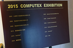 画像ギャラリー No.002のサムネイル画像 / ［COMPUTEX］Corsairは「リビングでPCゲーム」に本気。PCから入力デバイスまでのトータルソリューションを訴求中