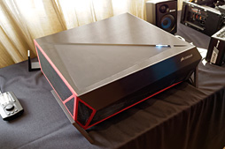 画像ギャラリー No.005のサムネイル画像 / ［COMPUTEX］Corsairは「リビングでPCゲーム」に本気。PCから入力デバイスまでのトータルソリューションを訴求中