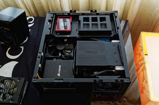 画像ギャラリー No.008のサムネイル画像 / ［COMPUTEX］Corsairは「リビングでPCゲーム」に本気。PCから入力デバイスまでのトータルソリューションを訴求中