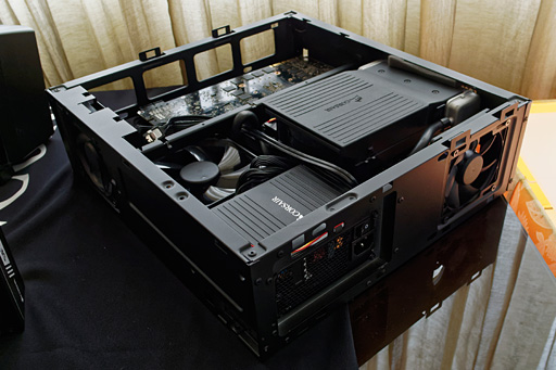 画像ギャラリー No.009のサムネイル画像 / ［COMPUTEX］Corsairは「リビングでPCゲーム」に本気。PCから入力デバイスまでのトータルソリューションを訴求中
