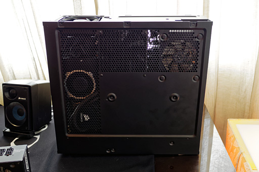 画像ギャラリー No.010のサムネイル画像 / ［COMPUTEX］Corsairは「リビングでPCゲーム」に本気。PCから入力デバイスまでのトータルソリューションを訴求中