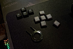 画像ギャラリー No.023のサムネイル画像 / ［COMPUTEX］Corsairは「リビングでPCゲーム」に本気。PCから入力デバイスまでのトータルソリューションを訴求中