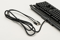 画像ギャラリー No.020のサムネイル画像 / 【PR】文句なしに多機能&高性能。Corsairの「K95 RGB PLATINUM」は現状究極の全部入りゲーマー向けキーボードだ