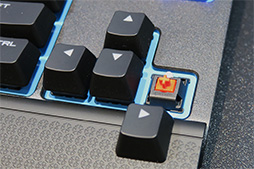 画像ギャラリー No.008のサムネイル画像 / ［CES 2018］2018年のCorsairは「ケーブルからの解放」がキーワード。ワイヤレスのゲーマー向けキーボードやマウスが発売に