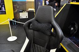 画像ギャラリー No.003のサムネイル画像 / ［TGS 2018］徳岡正肇がゲーマー向けチェアを座り比べ。会場にあったゲーマー向けの椅子に片っ端から腰掛けてみた