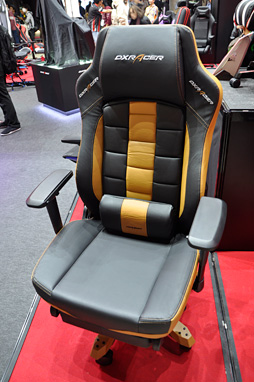 画像ギャラリー No.011のサムネイル画像 / ［TGS 2018］徳岡正肇がゲーマー向けチェアを座り比べ。会場にあったゲーマー向けの椅子に片っ端から腰掛けてみた